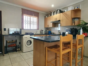 3 Bedroom Flat & Apartment
