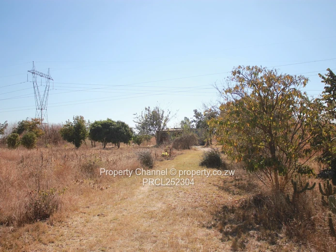  1500m² Stand in Norton Trafalga — Gravel Road Access