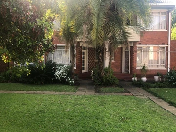 2 Bedroom Flat & Apartment