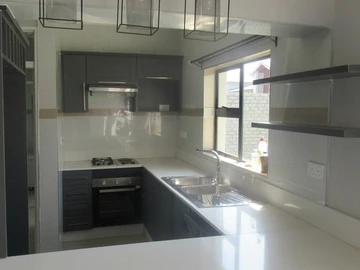 3 Bedroom Flat & Apartment