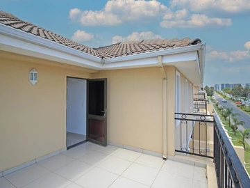 2 Bedroom Flat & Apartment