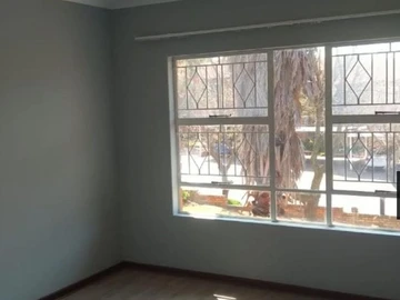 2 Bedroom Flat & Apartment