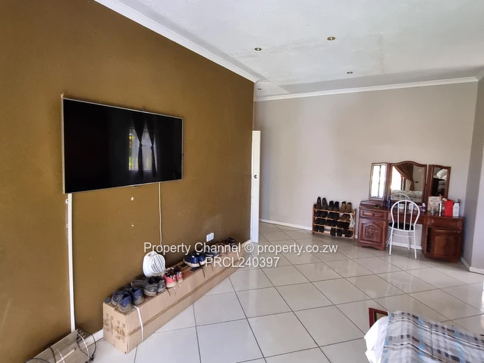 Prime Pomona Home | 1800sqm | Title Deeds Available (Sole Mandate)