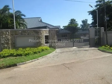 2 Bedroom Flat & Apartment