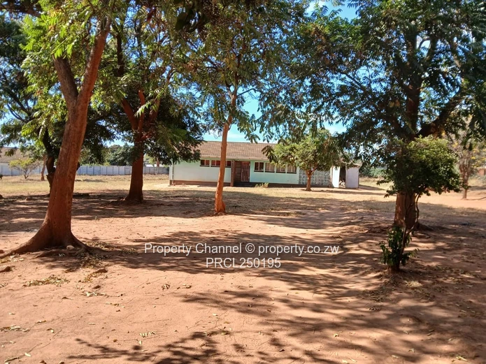 7,350m² Marimba Park Stand — Mature Trees & Existing Dilapidated Home