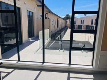 2 Bedroom Flat & Apartment