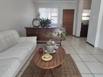 2 Bedroom Flat & Apartment