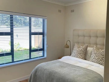 2 Bedroom Flat & Apartment