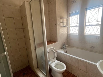 3 Bedroom Flat & Apartment