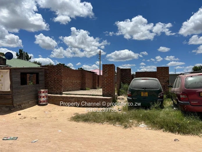 COMPLETE TO TASTE! 4 Bedroom House Southlea Park 