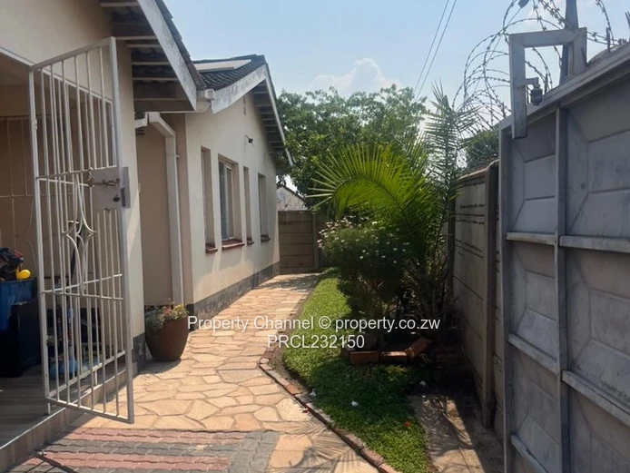 Sunlit 3-Bed Home in Msasa Park — Borehole & Garden