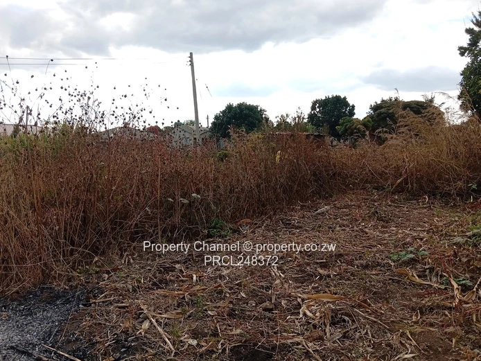 600m² Stand in Hatcliffe — Main Road Frontage, Dilapidated Incomplete Cottage.