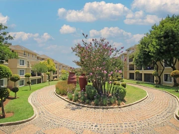 2 Bedroom Flat & Apartment