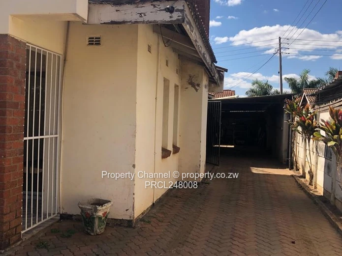 A Spacious 4-Bed House in Bloomingdale