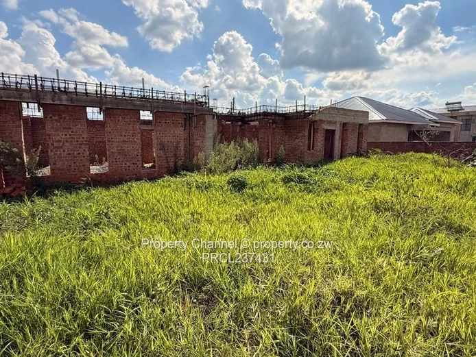 incomplete house  4 bedrooms all ensuite, open plan lounge,dinning,kitchen,guest toilet