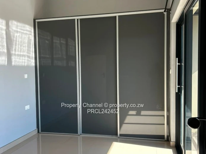 Modern 4-Bed Apartment in Madokero | Pool & Borehole