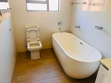 3 Bedroom Flat & Apartment
