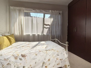 2 Bedroom Flat & Apartment