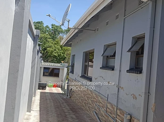 3 Bed standalone cluster in Glen Lorne - Title Deeds  