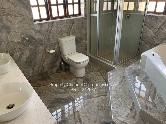 Spacious 6-Bed Philadelphia Home with Pool & Tennis Court