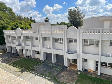 3 Bedroom Flat & Apartment