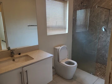 3 Bedroom Flat & Apartment