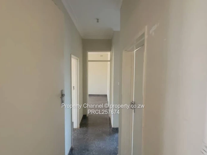 Spacious 3-Bed Cottage in Gletwin Park — Borehole & Solar