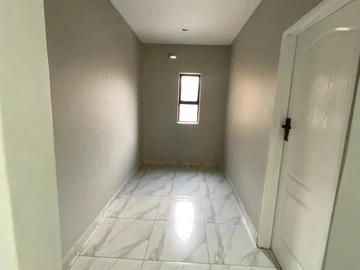 3 Bedroom Flat & Apartment