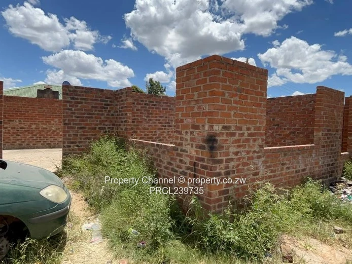 COMPLETE TO TASTE! 4 Bedroom House Southlea Park 