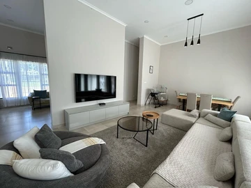 4 Bedroom Flat & Apartment