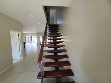 3 Bedroom Flat & Apartment