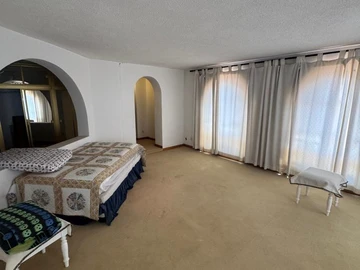 2 Bedroom Flat & Apartment