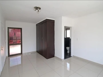 2 Bedroom Flat & Apartment