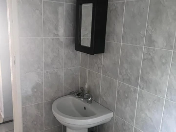 3 Bedroom Flat & Apartment