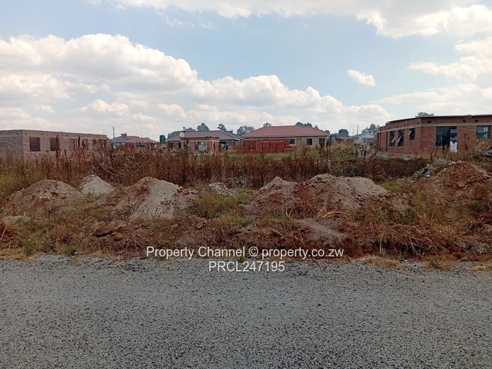 Serviced 200m² Glen View Stand — Tarred Road & Water
