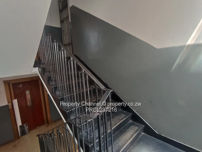 Spacious 1-Bed Apartment with City Views - Avenues