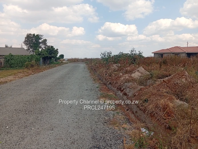 Serviced 200m² Glen View Stand — Tarred Road & Water