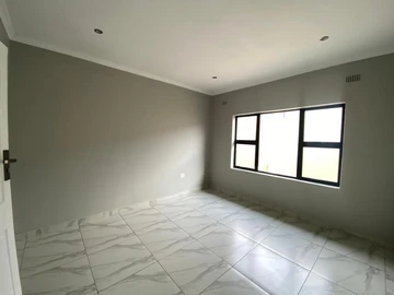 3 Bedroom Flat & Apartment