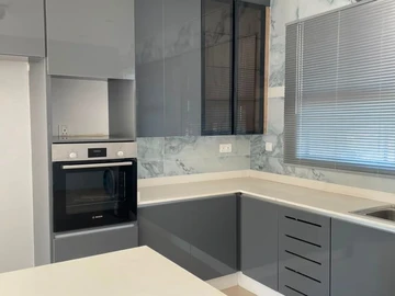 4 Bedroom Flat & Apartment