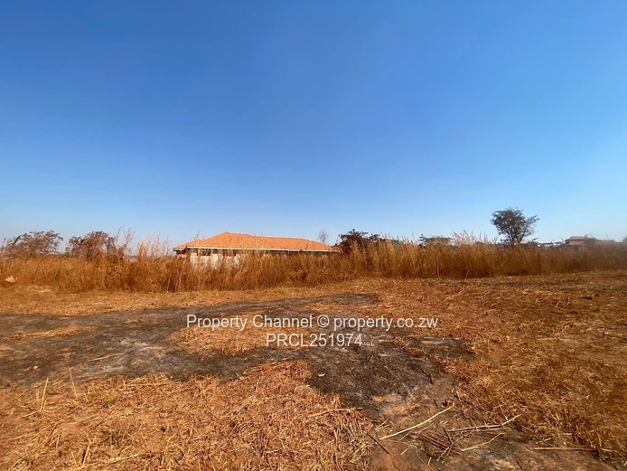 Vacant 1300m² Fenced Stand on Main Road – Crowhill Views
