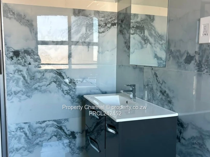 Modern 4-Bed Apartment in Madokero | Pool & Borehole