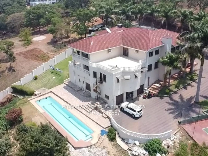 Spacious 6-Bed Philadelphia Home with Pool & Tennis Court