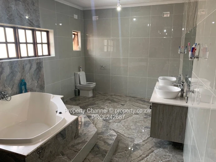 Spacious 6-Bed Philadelphia Home with Pool & Tennis Court