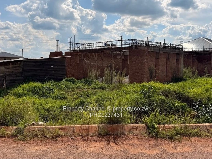 incomplete house  4 bedrooms all ensuite, open plan lounge,dinning,kitchen,guest toilet