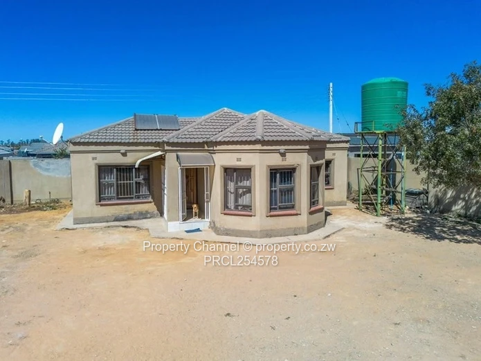 Elizabeth Park Ruwa 1019m² Residential Stand with 2 Cottages 
