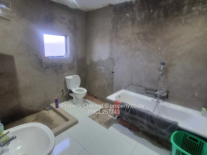 Mabvazuva Estate 3 Bed House - Secure Complex