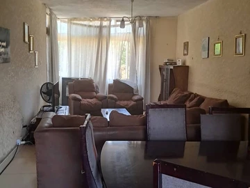 2 Bedroom Flat & Apartment
