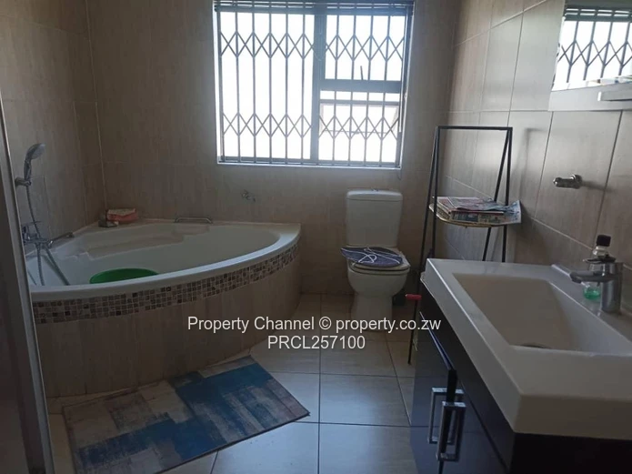 3 Bed standalone cluster in Glen Lorne - Title Deeds  