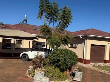 Luxury 4-Bed Townhouse