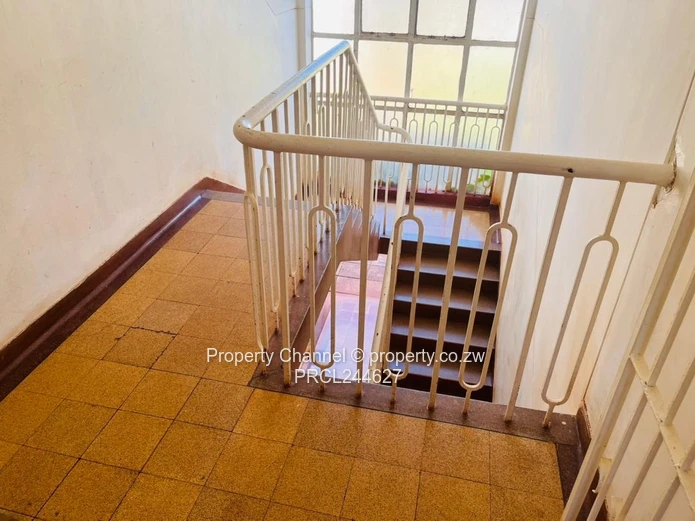 Spacious 2-Bed Flat in Belvedere with Borehole & Large Garden